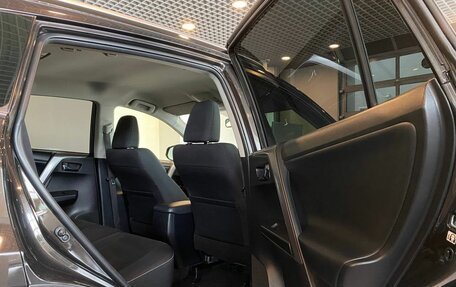 Toyota RAV4, 2016 год, 2 365 000 рублей, 26 фотография