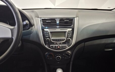 Hyundai Solaris II рестайлинг, 2012 год, 900 000 рублей, 13 фотография