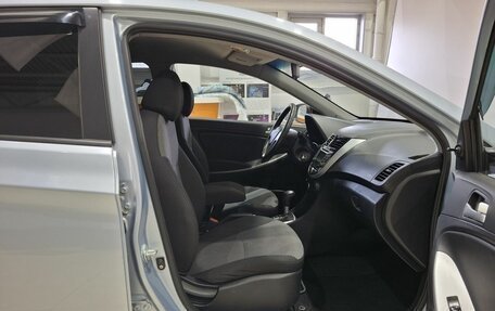 Hyundai Solaris II рестайлинг, 2012 год, 900 000 рублей, 29 фотография