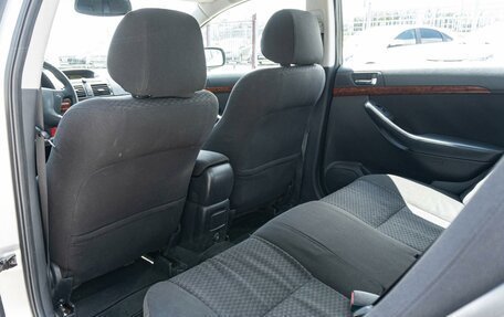 Toyota Avensis III рестайлинг, 2005 год, 949 000 рублей, 11 фотография