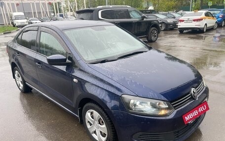 Volkswagen Polo VI (EU Market), 2013 год, 750 000 рублей, 2 фотография