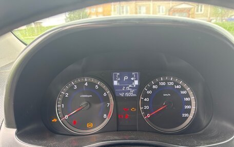 Hyundai Solaris II рестайлинг, 2015 год, 425 000 рублей, 15 фотография