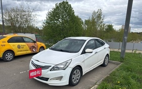 Hyundai Solaris II рестайлинг, 2015 год, 425 000 рублей, 2 фотография