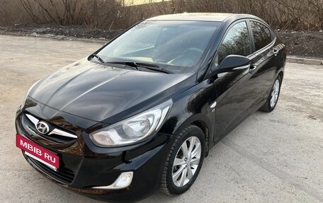 Hyundai Solaris II рестайлинг, 2011 год, 930 000 рублей, 2 фотография