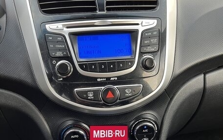 Hyundai Solaris II рестайлинг, 2011 год, 930 000 рублей, 11 фотография