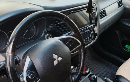 Mitsubishi Outlander III рестайлинг 3, 2013 год, 1 300 000 рублей, 8 фотография