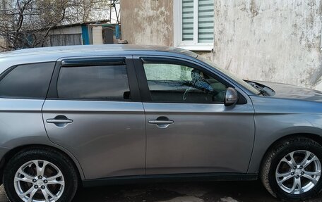 Mitsubishi Outlander III рестайлинг 3, 2013 год, 1 300 000 рублей, 11 фотография