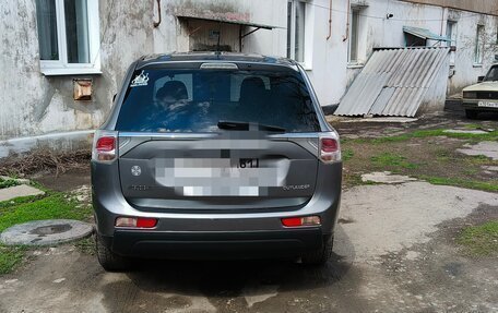 Mitsubishi Outlander III рестайлинг 3, 2013 год, 1 300 000 рублей, 10 фотография