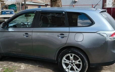 Mitsubishi Outlander III рестайлинг 3, 2013 год, 1 300 000 рублей, 9 фотография