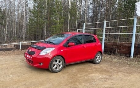 Toyota Yaris III рестайлинг, 2007 год, 710 000 рублей, 1 фотография