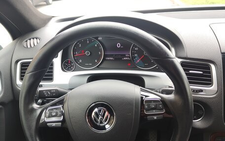 Volkswagen Touareg III, 2011 год, 2 100 000 рублей, 11 фотография