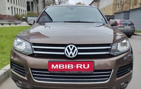 Volkswagen Touareg III, 2011 год, 2 100 000 рублей, 2 фотография