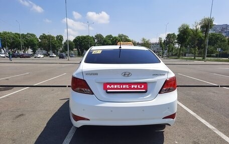 Hyundai Solaris II рестайлинг, 2015 год, 1 170 000 рублей, 2 фотография