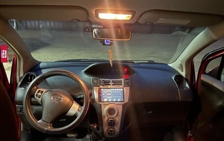 Toyota Yaris III рестайлинг, 2007 год, 710 000 рублей, 5 фотография