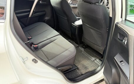 Toyota RAV4, 2017 год, 2 600 000 рублей, 12 фотография