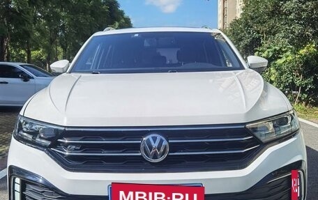 Volkswagen T-Roc I, 2021 год, 1 510 008 рублей, 2 фотография