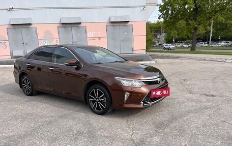 Toyota Camry, 2017 год, 2 350 000 рублей, 10 фотография