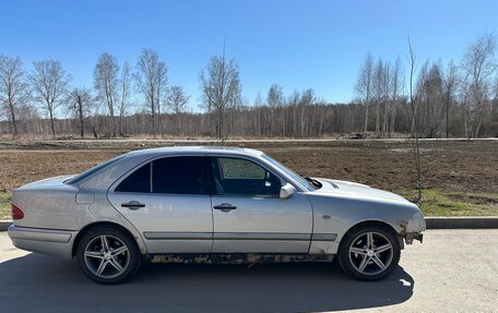 Mercedes-Benz E-Класс, 1997 год, 300 000 рублей, 2 фотография