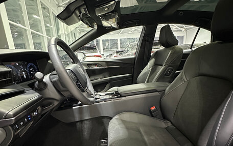 Toyota Camry, 2024 год, 3 900 000 рублей, 9 фотография