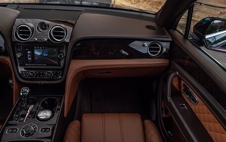 Bentley Bentayga I, 2016 год, 12 000 000 рублей, 16 фотография