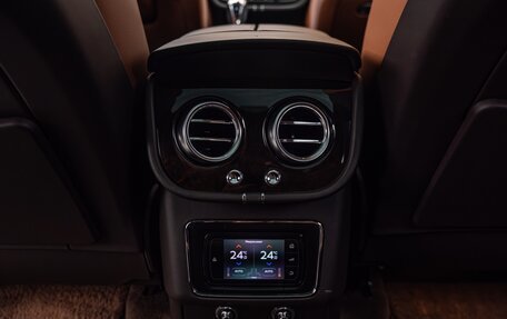Bentley Bentayga I, 2016 год, 12 000 000 рублей, 18 фотография