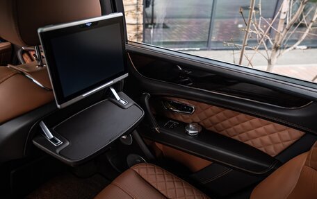 Bentley Bentayga I, 2016 год, 12 000 000 рублей, 19 фотография