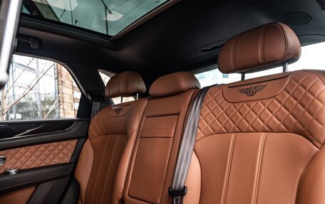 Bentley Bentayga I, 2016 год, 12 000 000 рублей, 21 фотография