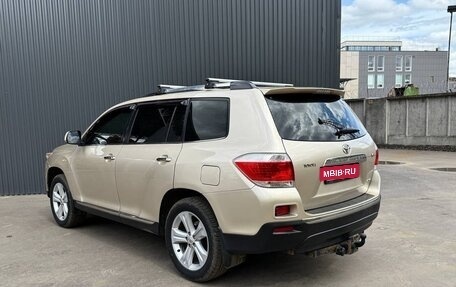 Toyota Highlander III, 2013 год, 2 050 000 рублей, 2 фотография