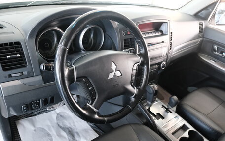 Mitsubishi Pajero IV, 2014 год, 2 599 000 рублей, 11 фотография