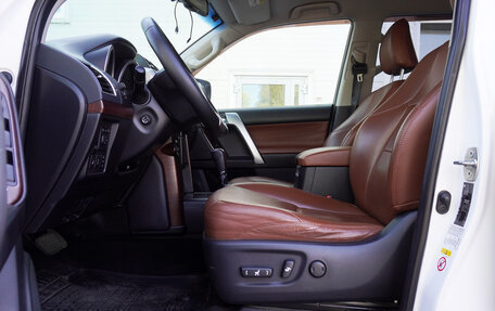 Toyota Land Cruiser Prado 150 рестайлинг 2, 2015 год, 3 616 000 рублей, 9 фотография