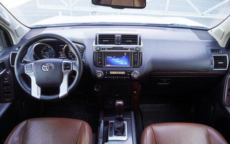 Toyota Land Cruiser Prado 150 рестайлинг 2, 2015 год, 3 616 000 рублей, 11 фотография