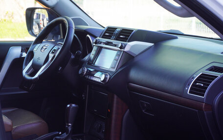 Toyota Land Cruiser Prado 150 рестайлинг 2, 2015 год, 3 616 000 рублей, 25 фотография