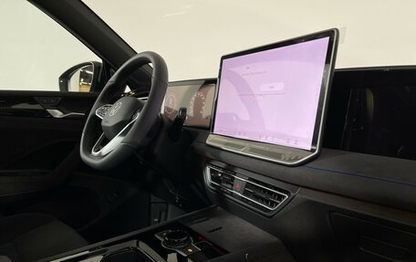Volkswagen Tiguan, 2024 год, 5 850 000 рублей, 11 фотография