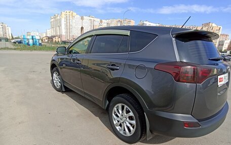 Toyota RAV4, 2015 год, 2 200 000 рублей, 5 фотография