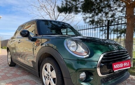 MINI Hatch, 2017 год, 1 800 000 рублей, 9 фотография