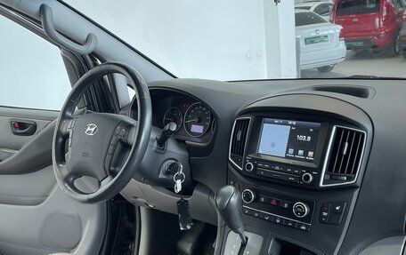 Hyundai Grand Starex Grand Starex I рестайлинг 2, 2018 год, 3 200 000 рублей, 13 фотография