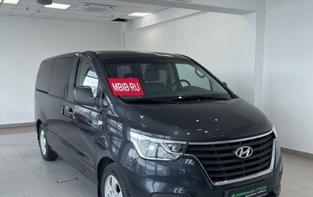 Hyundai Grand Starex Grand Starex I рестайлинг 2, 2018 год, 3 200 000 рублей, 3 фотография