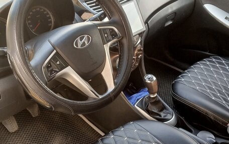 Hyundai Solaris II рестайлинг, 2011 год, 730 000 рублей, 6 фотография