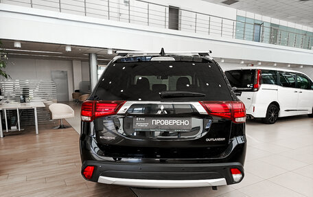 Mitsubishi Outlander III рестайлинг 3, 2018 год, 1 881 000 рублей, 6 фотография