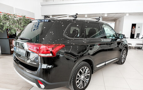 Mitsubishi Outlander III рестайлинг 3, 2018 год, 1 881 000 рублей, 5 фотография