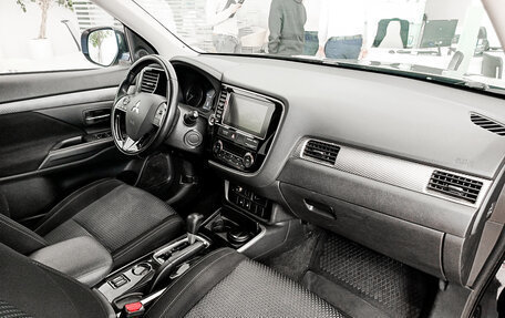 Mitsubishi Outlander III рестайлинг 3, 2018 год, 1 881 000 рублей, 11 фотография