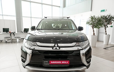 Mitsubishi Outlander III рестайлинг 3, 2018 год, 1 881 000 рублей, 2 фотография