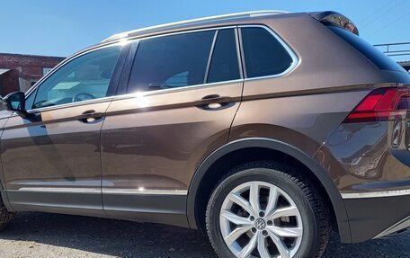 Volkswagen Tiguan II, 2017 год, 2 570 000 рублей, 2 фотография