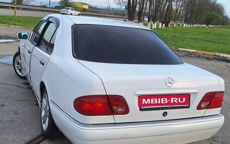 Mercedes-Benz E-Класс, 1996 год, 480 000 рублей, 3 фотография