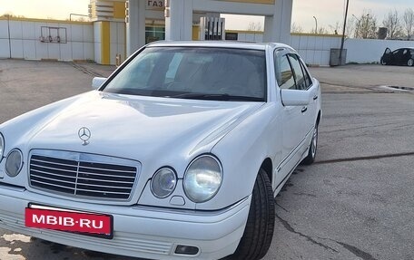 Mercedes-Benz E-Класс, 1996 год, 480 000 рублей, 2 фотография