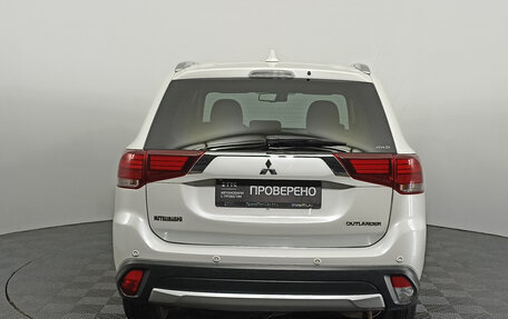 Mitsubishi Outlander III рестайлинг 3, 2017 год, 1 750 000 рублей, 7 фотография