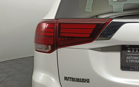 Mitsubishi Outlander III рестайлинг 3, 2017 год, 1 750 000 рублей, 11 фотография