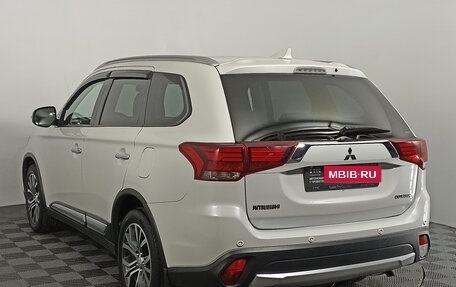 Mitsubishi Outlander III рестайлинг 3, 2017 год, 1 750 000 рублей, 8 фотография