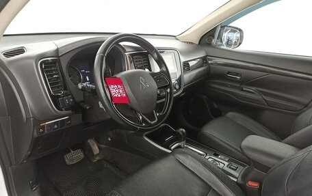 Mitsubishi Outlander III рестайлинг 3, 2017 год, 1 750 000 рублей, 20 фотография