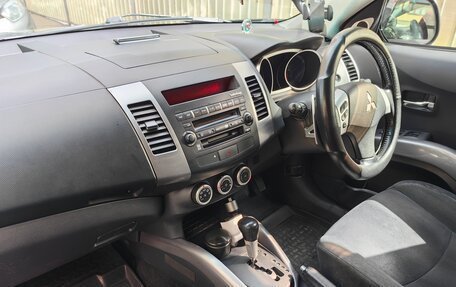 Mitsubishi Outlander III рестайлинг 3, 2006 год, 950 000 рублей, 9 фотография